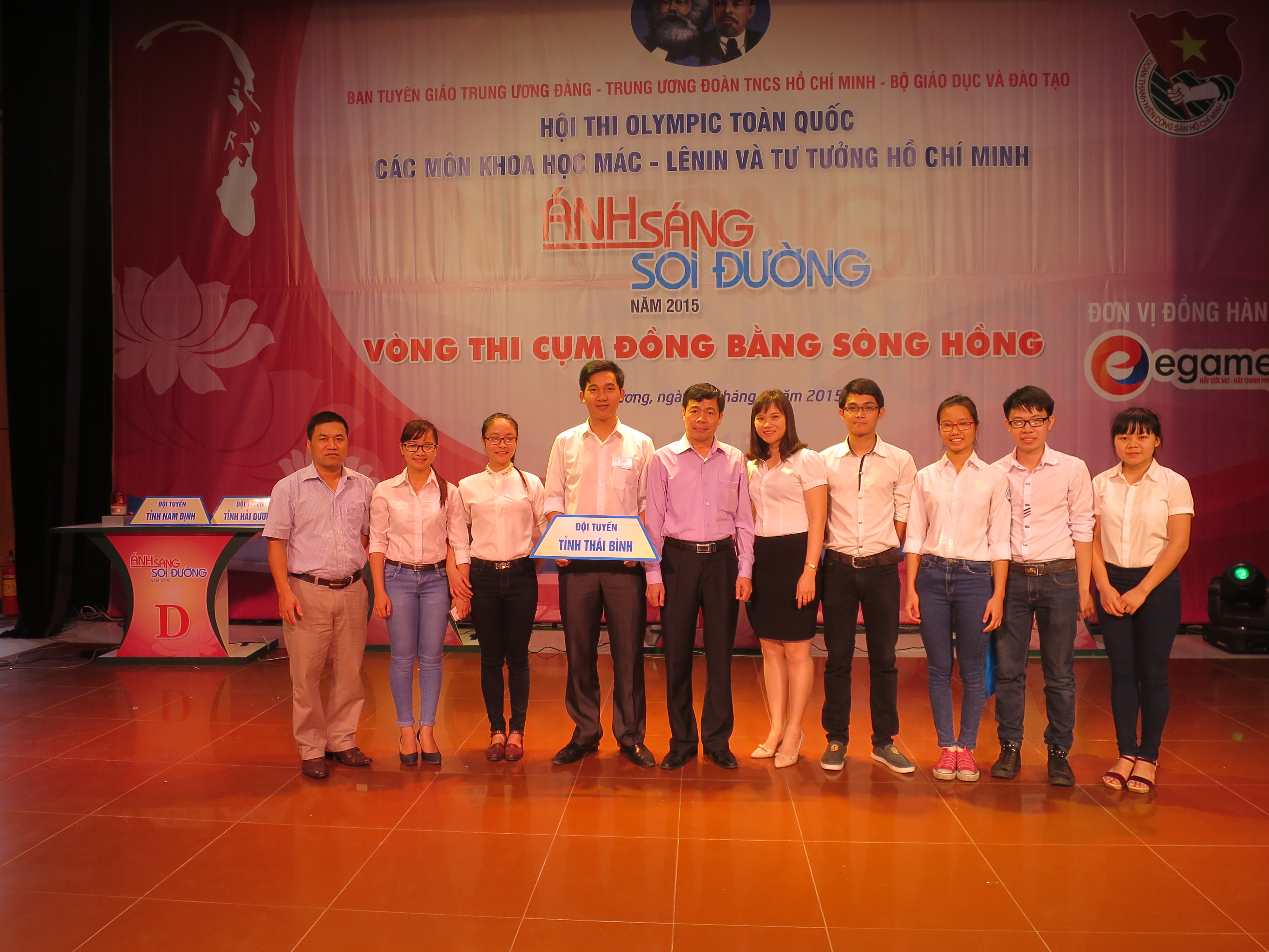 Đội tuyển trường Đại học Y Dược Thái Bình dự thi vòng cụm hội thi Olympic Ánh sáng soi đường năm 2015